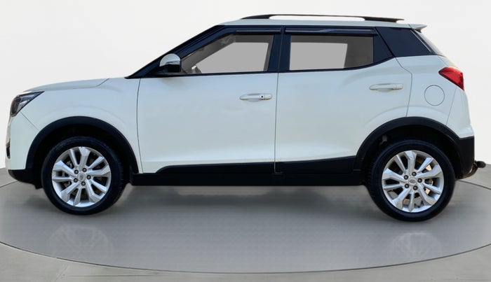2021 Mahindra XUV300 W8 DIESEL MT, Diesel, Manual, 31,016 km, Left Side