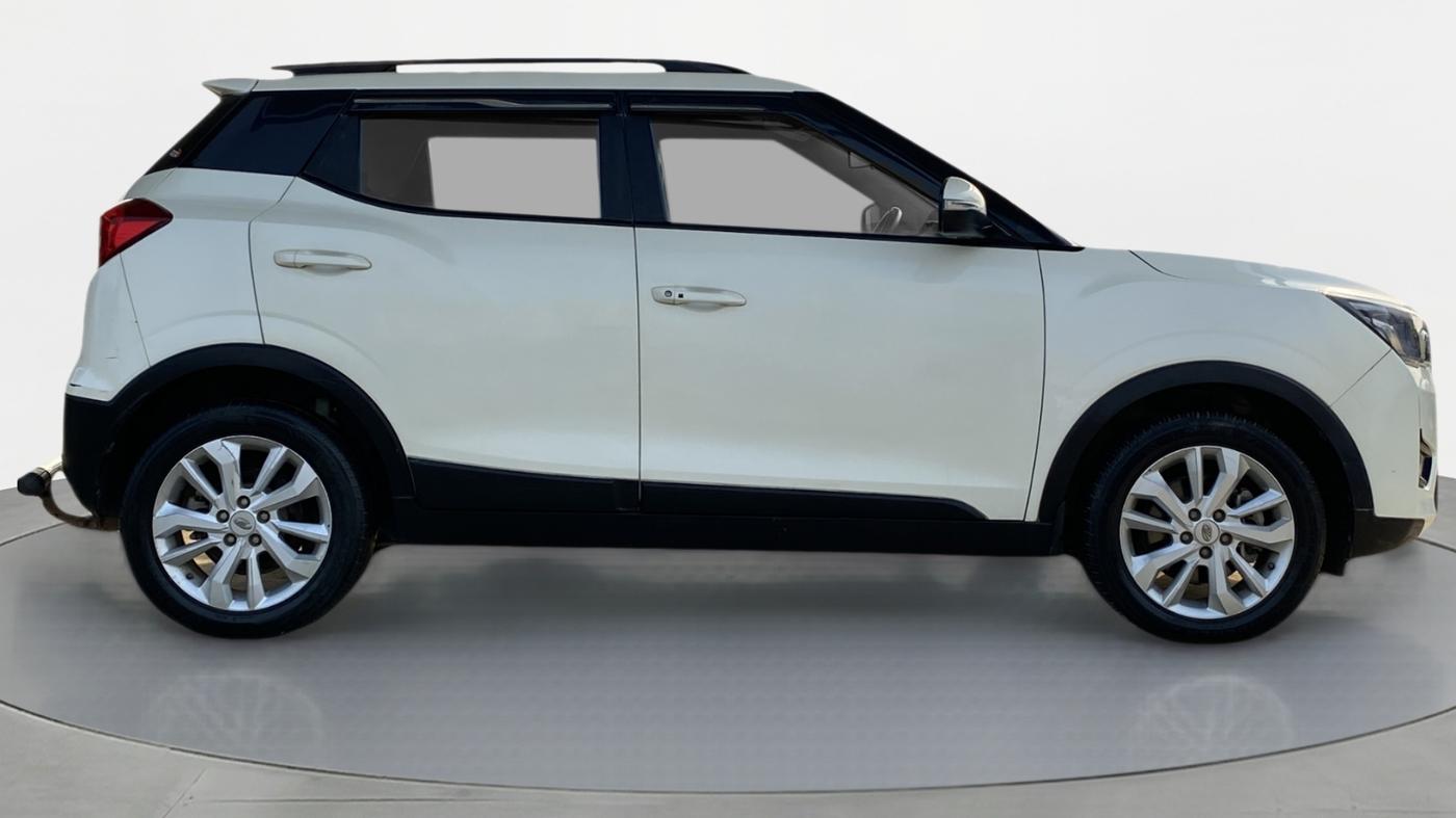 2021 Mahindra XUV300 W8 DIESEL MT, Diesel, Manual, 31,016 km, Right Side View
