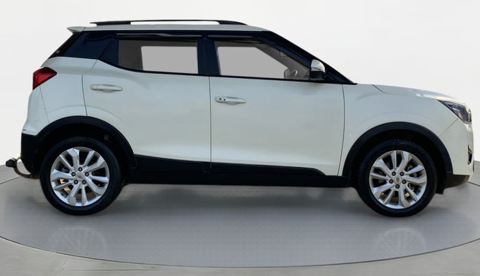 2021 Mahindra XUV300 W8 DIESEL MT, Diesel, Manual, 31,016 km, Right Side View