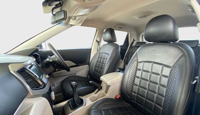 2021 Mahindra XUV300 W8 DIESEL MT, Diesel, Manual, 31,016 km, Right Side Front Door Cabin