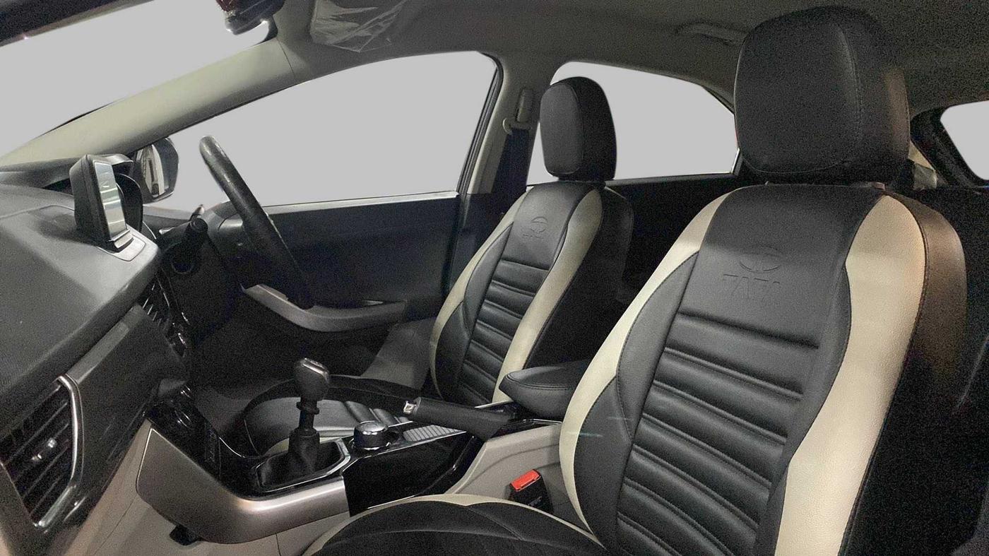 2018 Tata NEXON XZ+ 1.2 DUAL TONE, Petrol, Manual, 24,650 km, Right Side Front Door Cabin