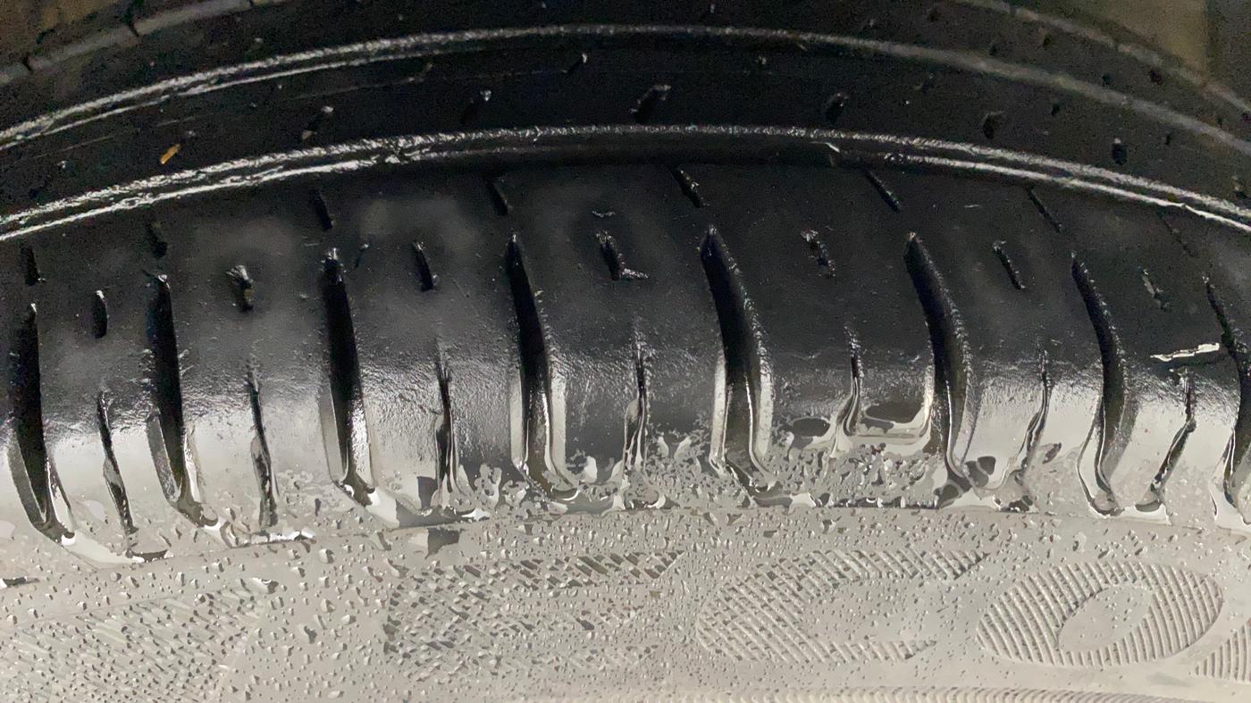 2023 Maruti Dzire VXI AMT, Petrol, Automatic, 29,705 km, Right Front Tyre Tread