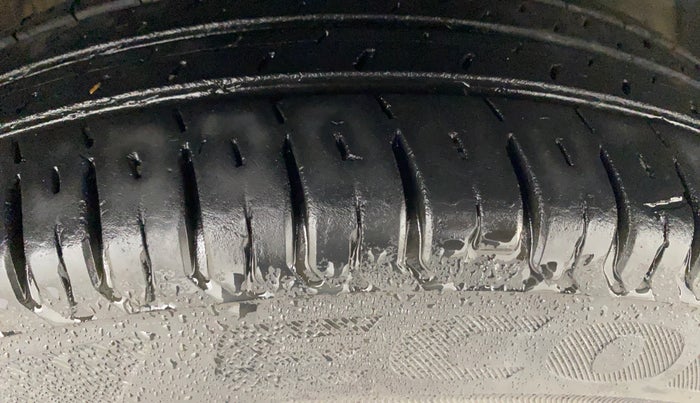 2023 Maruti Dzire VXI AMT, Petrol, Automatic, 29,705 km, Right Front Tyre Tread