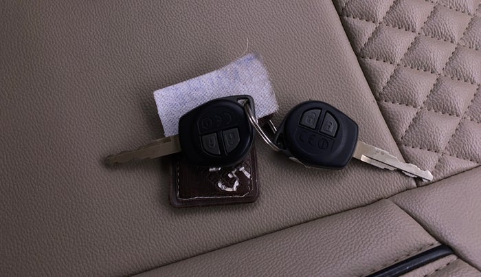 2023 Maruti Dzire VXI AMT, Petrol, Automatic, 29,705 km, Key Close Up