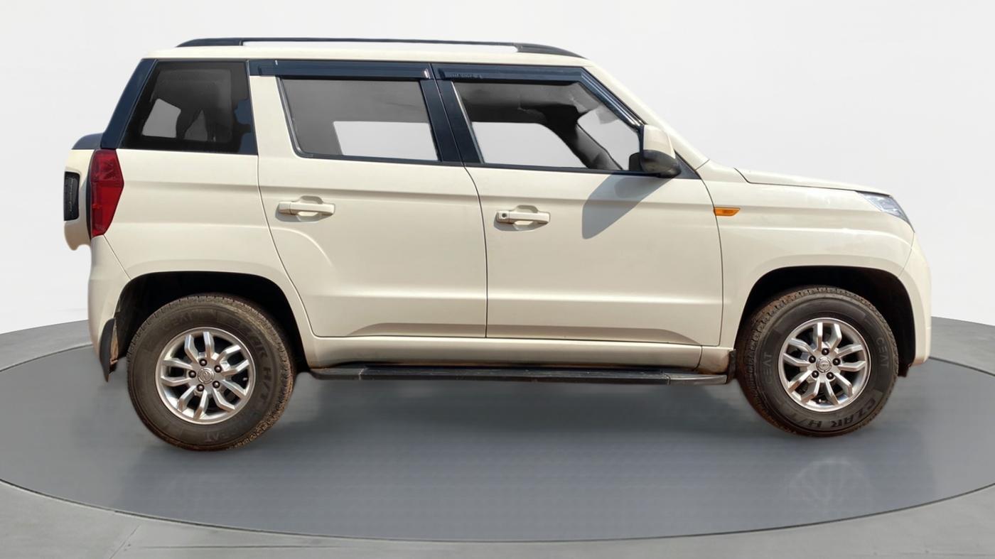 2016 Mahindra TUV300 T8 AT, Diesel, Automatic, 71,880 km, Right Side View