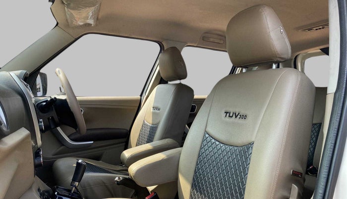 2016 Mahindra TUV300 T8 AT, Diesel, Automatic, 71,880 km, Right Side Front Door Cabin