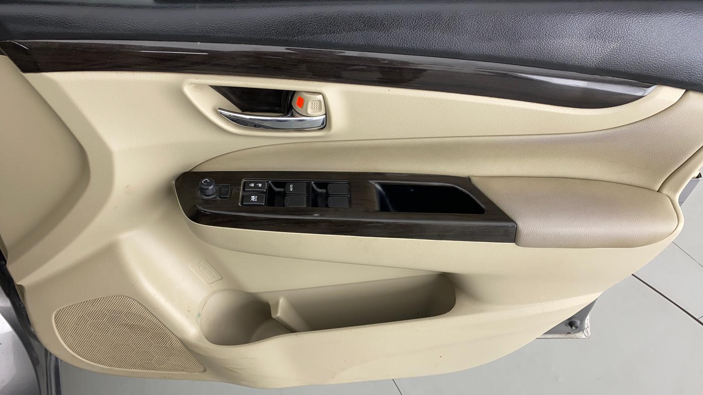 2017 Maruti Ciaz ALPHA 1.3 DDIS SHVS, Diesel, Manual, 59,898 km, Driver Side Door Panels Control