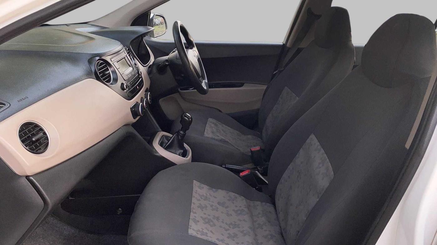 2017 Hyundai Xcent E PLUS CRDI, Diesel, Manual, 65,265 km, Right Side Front Door Cabin