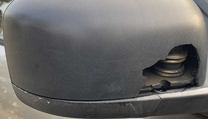2016 Renault Kwid RXL, Petrol, Manual, 13,998 km, Right rear-view mirror - Cover has minor damage