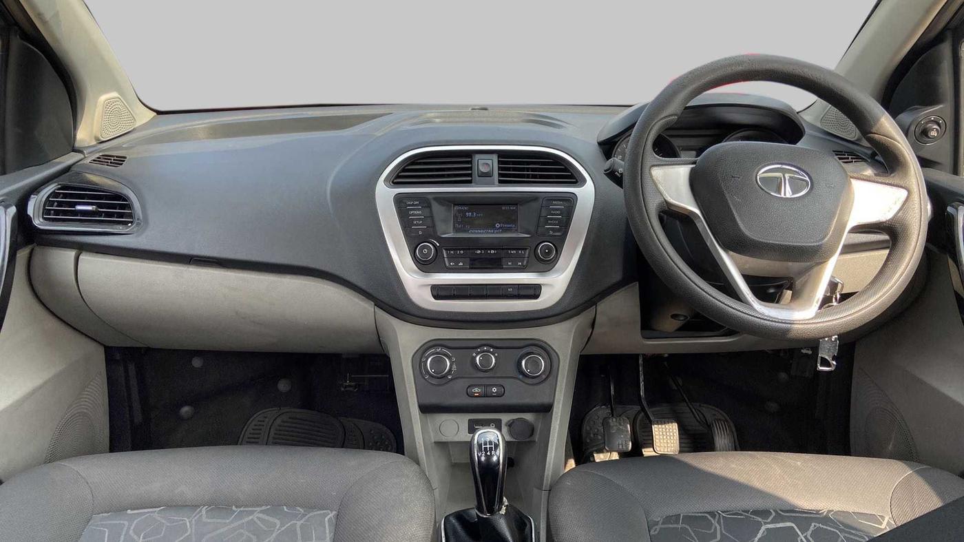 2017 Tata Tiago XT 1.2 REVOTRON, Petrol, Manual, 65,588 km, Dashboard