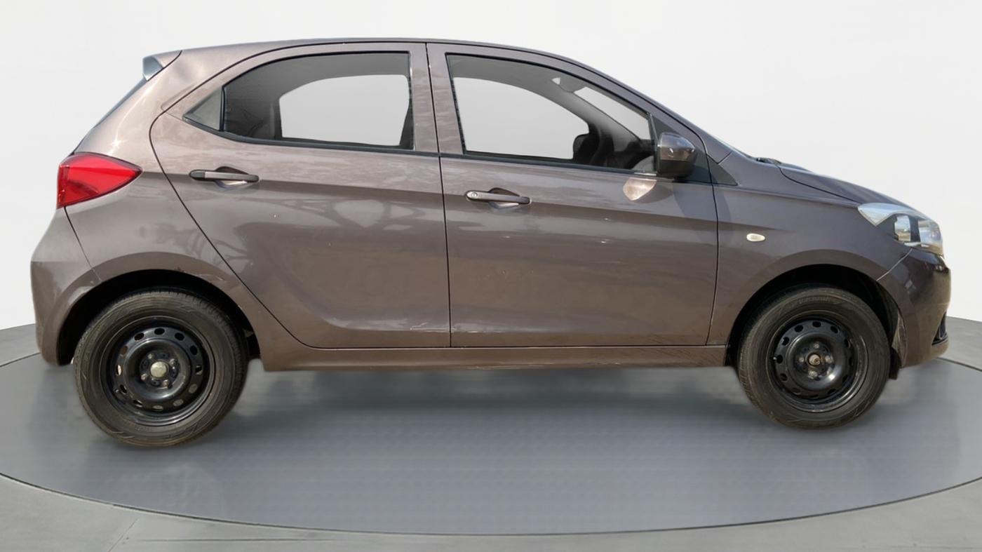 2017 Tata Tiago XT 1.2 REVOTRON, Petrol, Manual, 65,588 km, Right Side View