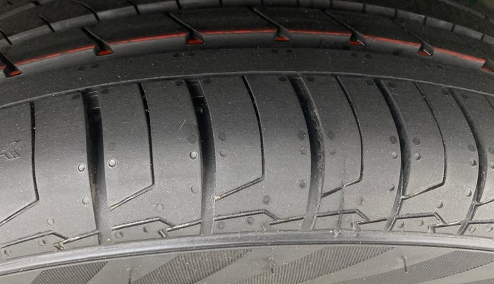 2021 Nissan Kicks XV TURBO 1.3, Petrol, Manual, 31,444 km, Right Front Tyre Tread