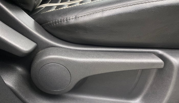 2021 Nissan Kicks XV TURBO 1.3, Petrol, Manual, 31,444 km, Driver Side Adjustment Panel