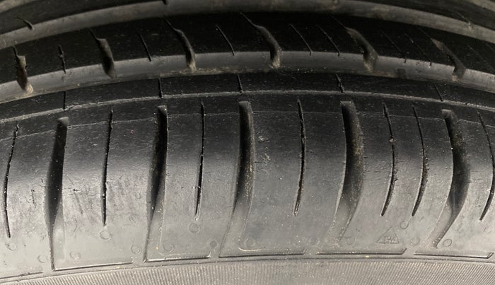 2021 Nissan Kicks XV TURBO 1.3, Petrol, Manual, 31,444 km, Left Rear Tyre Tread