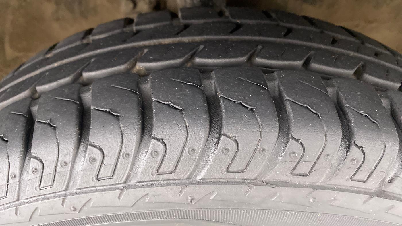2018 Maruti Wagon R 1.0 VXI AMT, Petrol, Automatic, 34,403 km, Right Front Tyre Tread