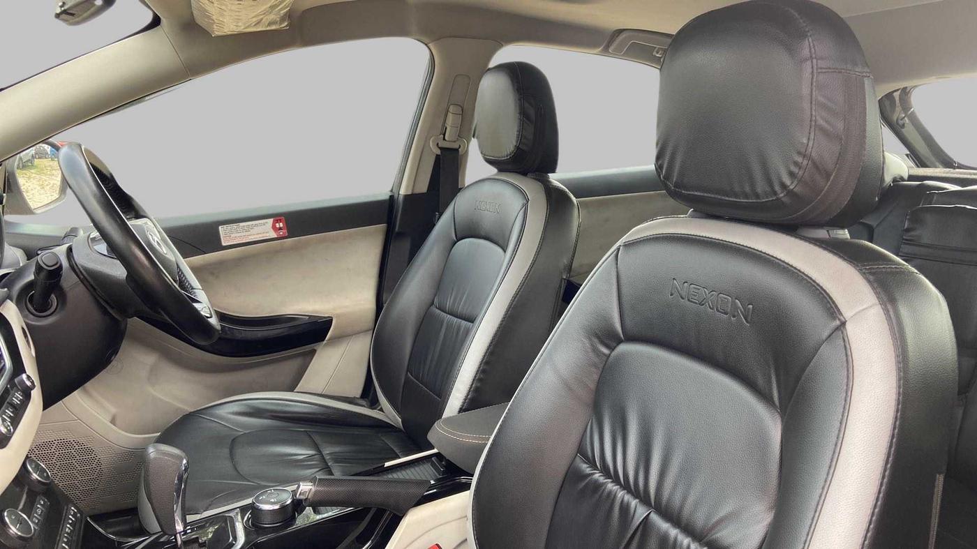 2020 Tata NEXON XZA+ (O) 1.5  RTQ, Diesel, Automatic, 73,571 km, Right Side Front Door Cabin