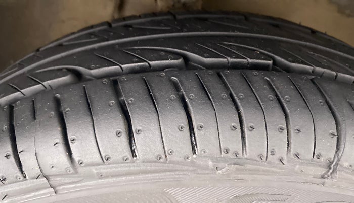 2013 Maruti Alto 800 LXI, Petrol, Manual, 41,306 km, Right Front Tyre Tread