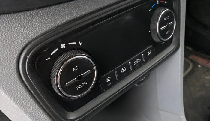 2017 Tata TIGOR XZ 1.2 REVOTRON OPT, Petrol, Manual, 60,487 km, AC Unit - Directional switch has minor damage