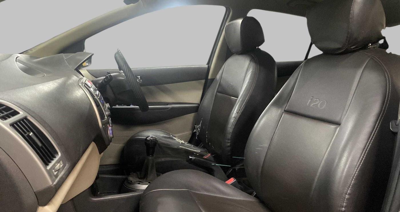 2013 Hyundai i20 SPORTZ 1.2 VTVT, Petrol, Manual, 70,466 km, Right Side Front Door Cabin