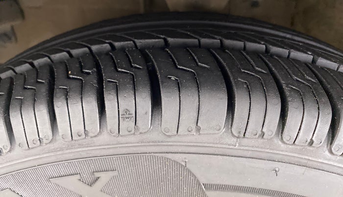 2015 Hyundai i10 MAGNA 1.1 IRDE2, Petrol, Manual, 42,653 km, Left Front Tyre Tread