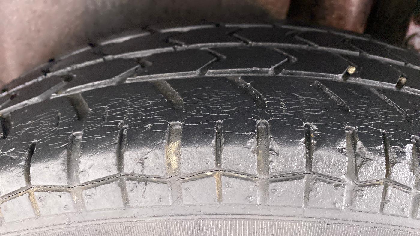 2013 Maruti Swift VXI D, Petrol, Manual, 37,446 km, Left Rear Tyre Tread