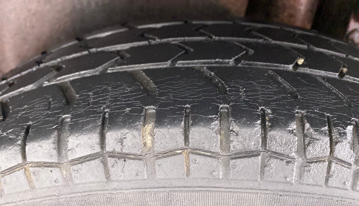 2013 Maruti Swift VXI D, Petrol, Manual, 37,446 km, Left Rear Tyre Tread