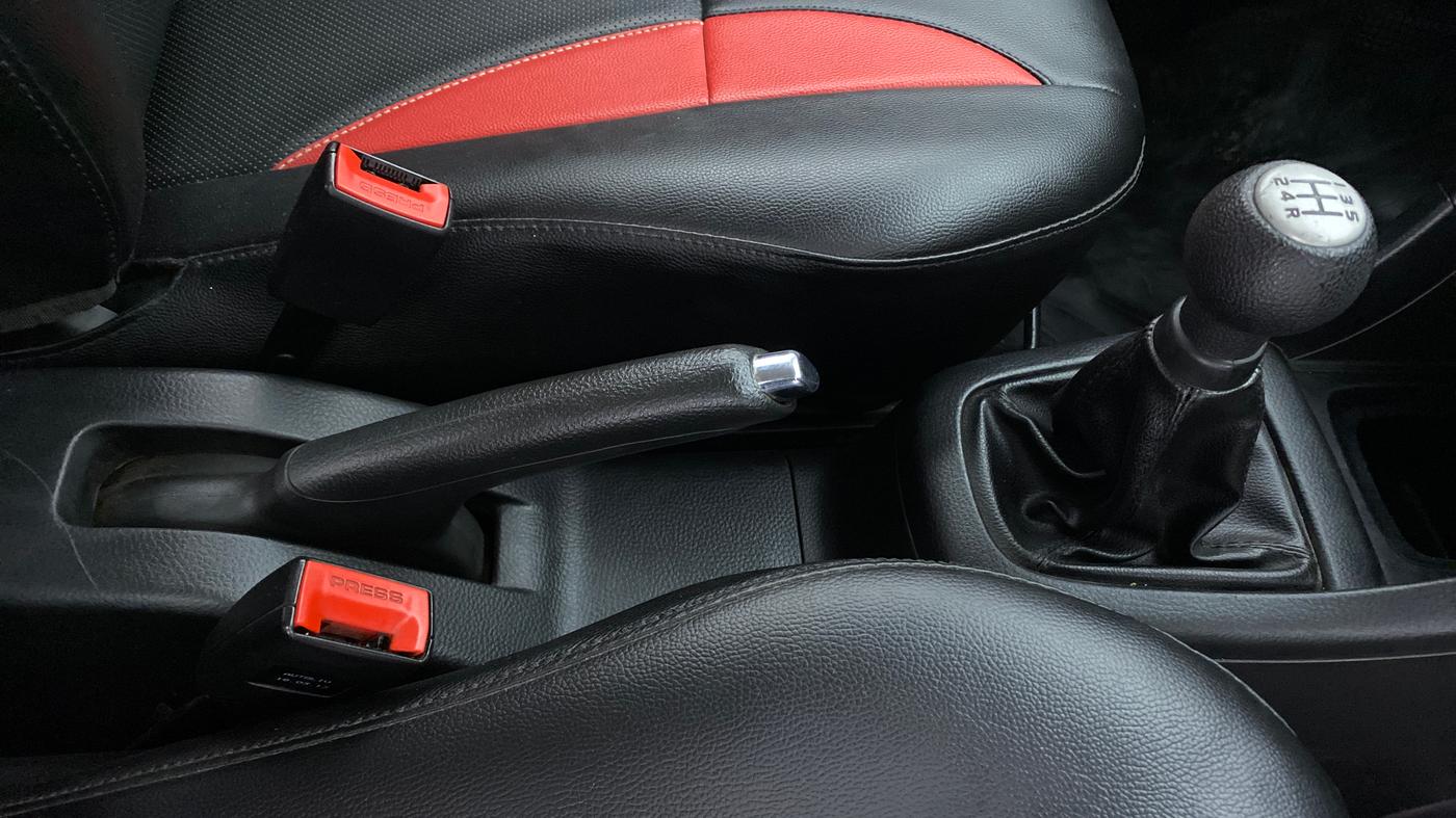 2013 Maruti Swift VXI D, Petrol, Manual, 37,446 km, Gear Lever