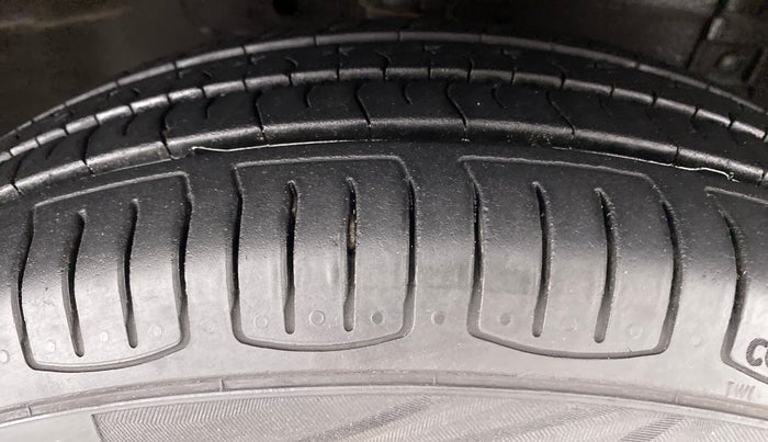 2013 Maruti Swift VXI D, Petrol, Manual, 37,446 km, Right Front Tyre Tread