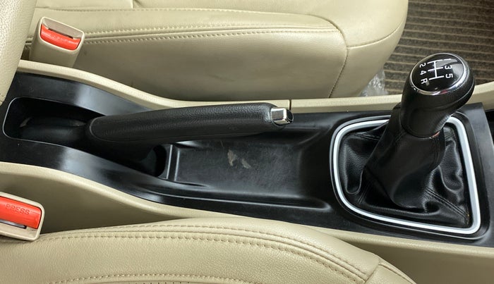 2020 Maruti Ciaz ALPHA 1.5 MT VTVT SHVS, Petrol, Manual, 15,870 km, Gear Lever