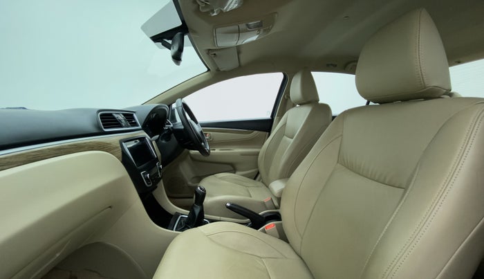 2020 Maruti Ciaz ALPHA 1.5 MT VTVT SHVS, Petrol, Manual, 15,870 km, Right Side Front Door Cabin