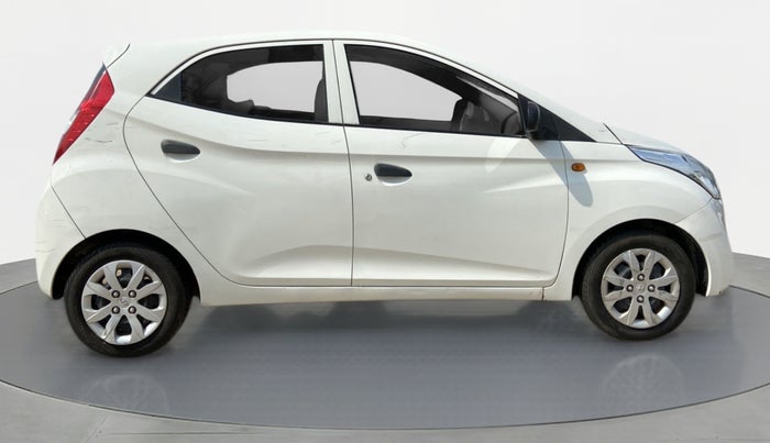 2017 Hyundai Eon MAGNA PLUS, Petrol, Manual, 33,425 km, Right Side View