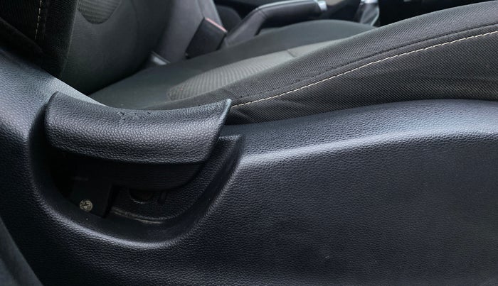 2017 Hyundai Creta 1.6 E + VTVT, Petrol, Manual, 57,562 km, Driver Side Adjustment Panel