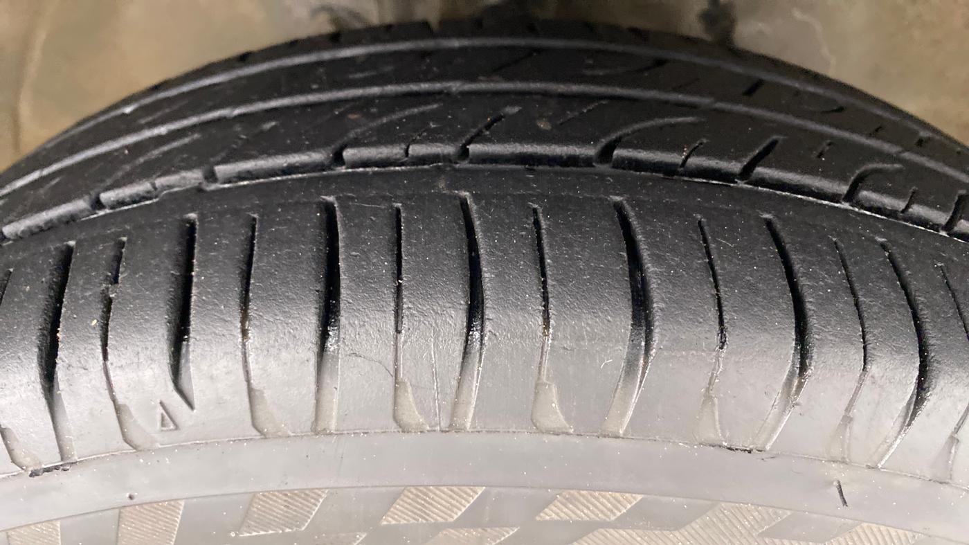 2016 Maruti Wagon R 1.0 VXI OPT, Petrol, Manual, 30,873 km, Right Front Tyre Tread
