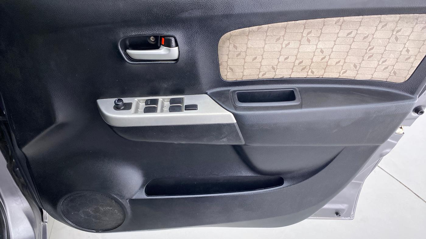 2016 Maruti Wagon R 1.0 VXI OPT, Petrol, Manual, 30,873 km, Driver Side Door Panels Control