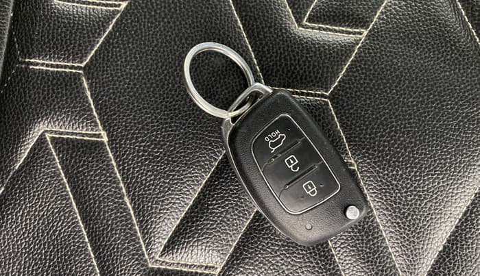2016 Hyundai Xcent S AT 1.2, Petrol, Automatic, 52,964 km, Key Close Up