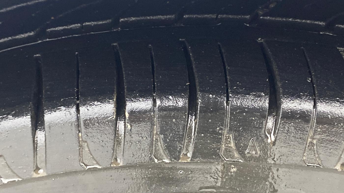 2016 Hyundai Xcent S AT 1.2, Petrol, Automatic, 52,964 km, Right Front Tyre Tread