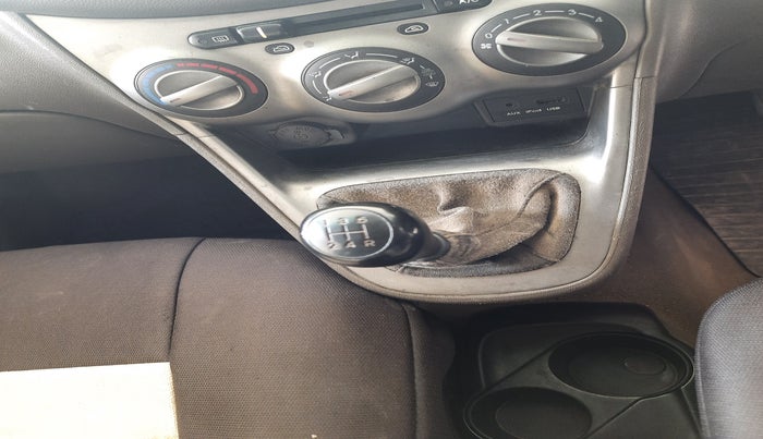 2011 Hyundai i10 SPORTZ 1.2 KAPPA2, Petrol, Manual, 80,002 km, Gear lever - Hand brake lever cover torn