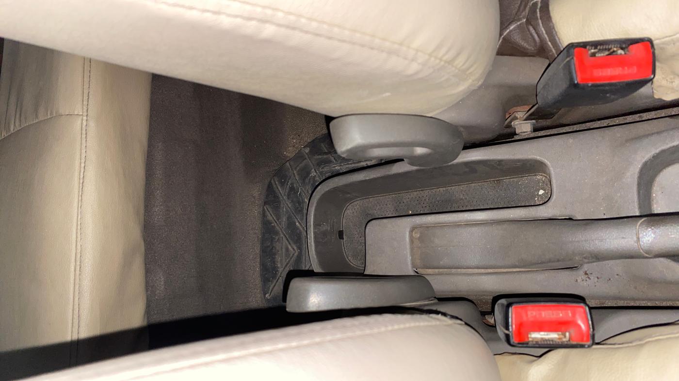 2015 Hyundai i10 SPORTZ 1.1, Petrol, Manual, 44,752 km, Driver Side Adjustment Panel