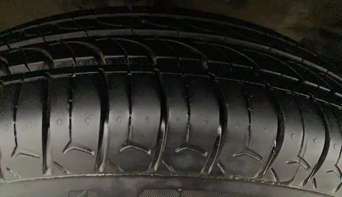 2014 Maruti Wagon R 1.0 LXI CNG SIGNATURE EDITION, CNG, Manual, 48,467 km, Right Front Tyre Tread