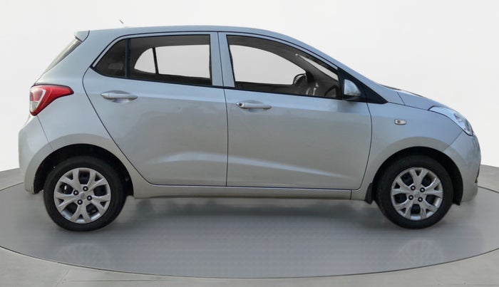 2016 Hyundai Grand i10 MAGNA 1.2 KAPPA VTVT, Petrol, Manual, 33,137 km, Right Side View