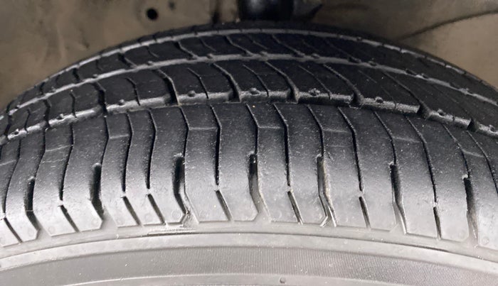 2015 Honda Amaze 1.2 SMT I VTEC, Petrol, Manual, 44,068 km, Right Front Tyre Tread