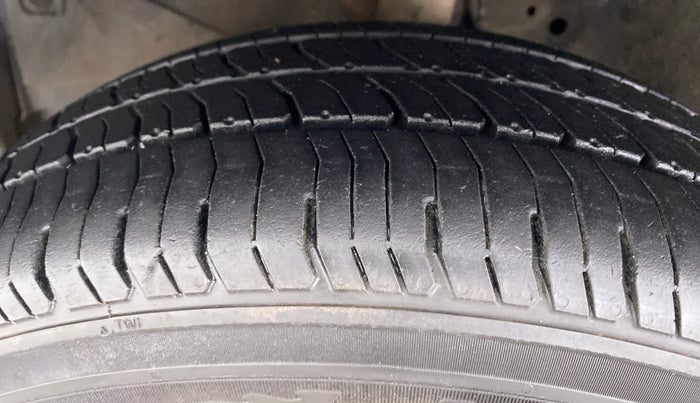 2015 Honda Amaze 1.2 SMT I VTEC, Petrol, Manual, 44,068 km, Left Front Tyre Tread