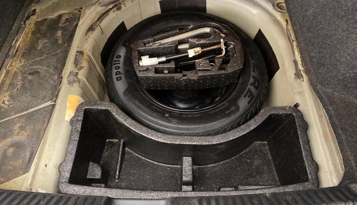 2013 Volkswagen Vento HIGHLINE PETROL AT, Petrol, Automatic, 43,531 km, Spare Tyre