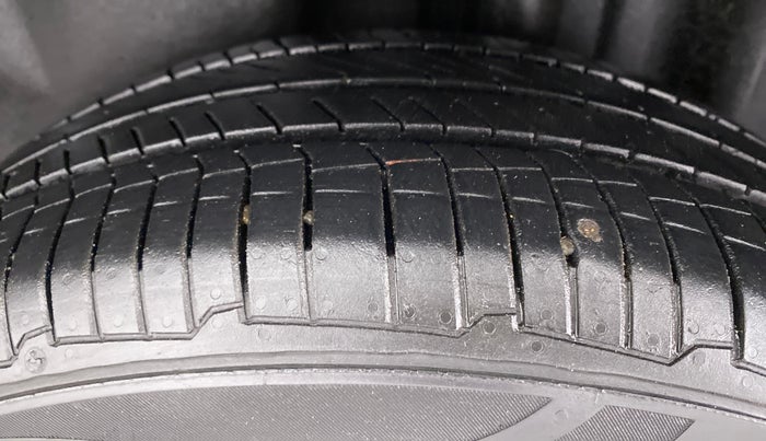 2013 Volkswagen Vento HIGHLINE PETROL AT, Petrol, Automatic, 43,531 km, Left Rear Tyre Tread