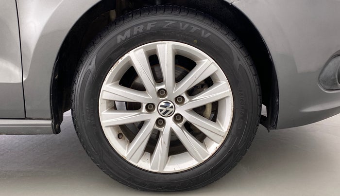 2013 Volkswagen Vento HIGHLINE PETROL AT, Petrol, Automatic, 43,531 km, Right Front Wheel