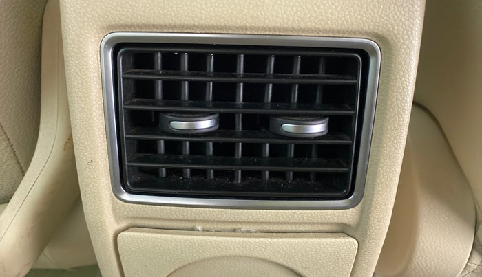 2013 Volkswagen Vento HIGHLINE PETROL AT, Petrol, Automatic, 43,531 km, Rear AC Vents