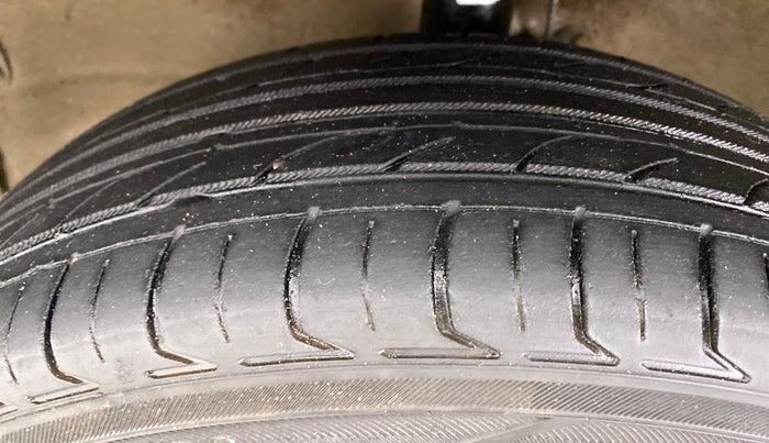 2018 Maruti Wagon R 1.0 VXI PLUS AMT, Petrol, Automatic, 58,092 km, Left Front Tyre Tread