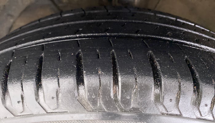 2018 Maruti Dzire ZXI AMT, Petrol, Automatic, 18,105 km, Left Front Tyre Tread