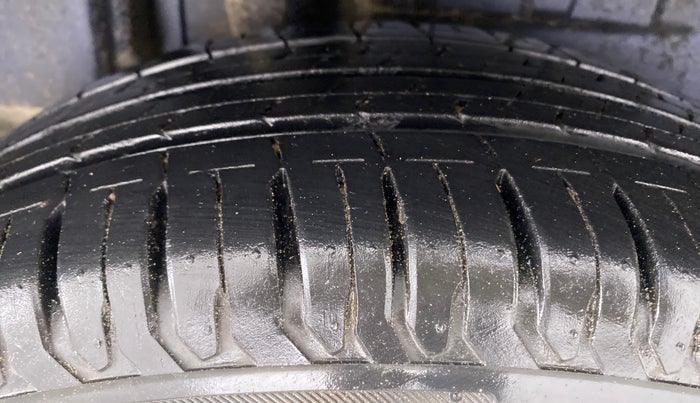 2018 Maruti Dzire ZXI AMT, Petrol, Automatic, 18,105 km, Right Rear Tyre Tread