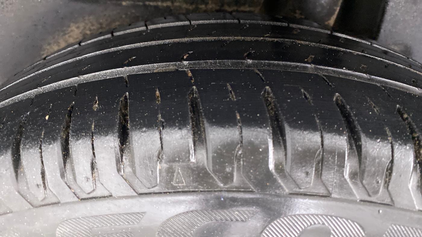 2018 Maruti Dzire ZXI AMT, Petrol, Automatic, 18,105 km, Left Rear Tyre Tread